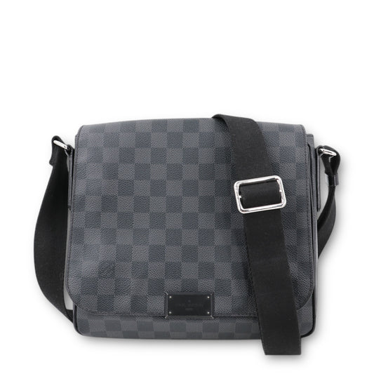 Louis Vuitton District PM Damier graphite