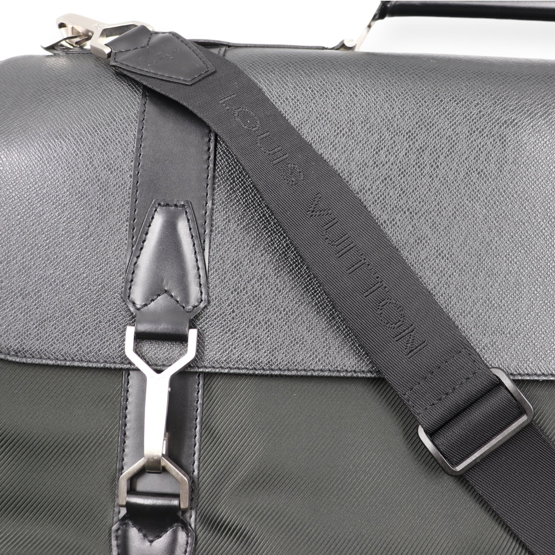 Louis Vuitton Portable Gibeciere Ardoise Taiga Leather Large